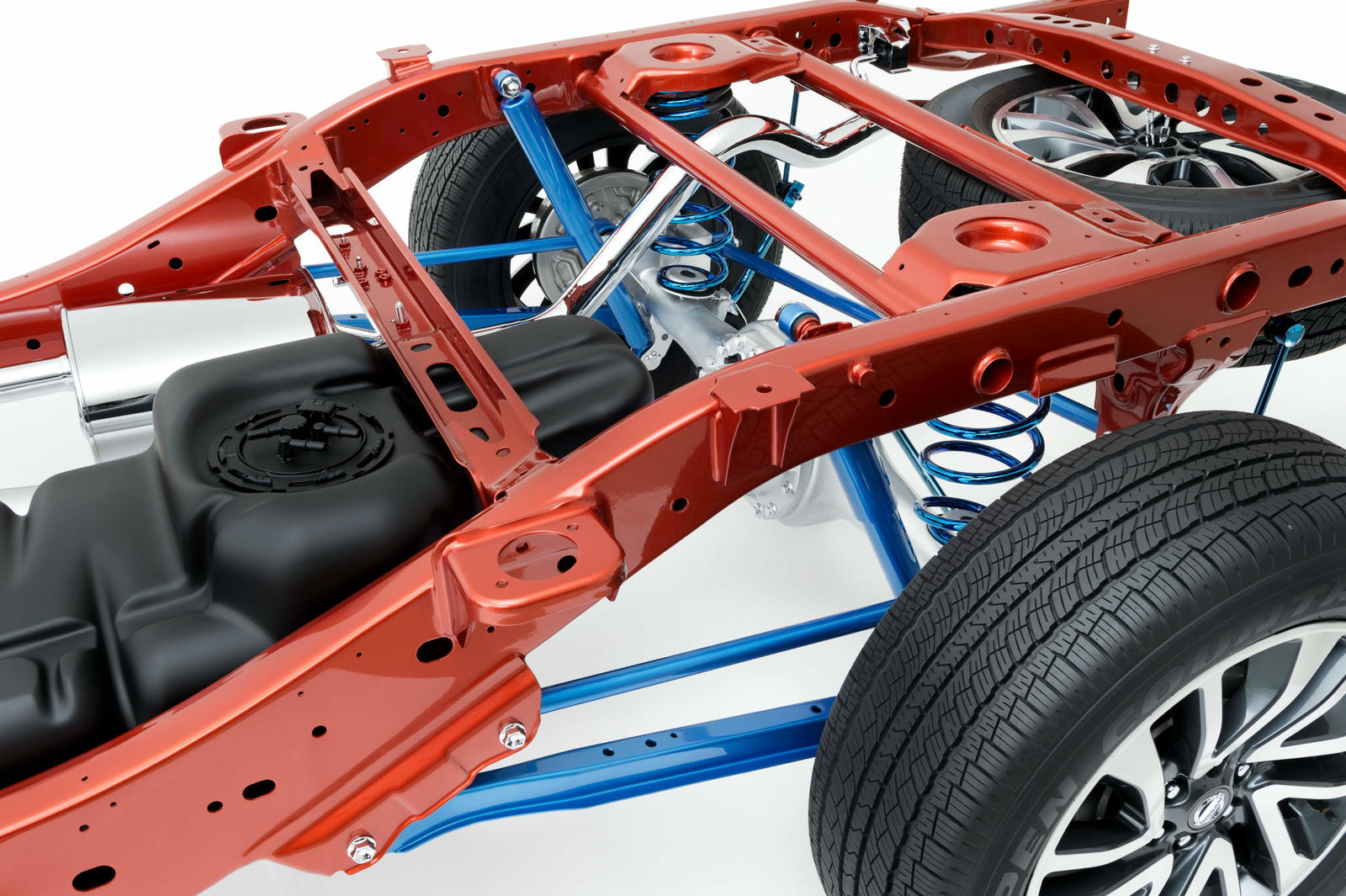 139639_Nissan Navara five-link rear suspension (_)