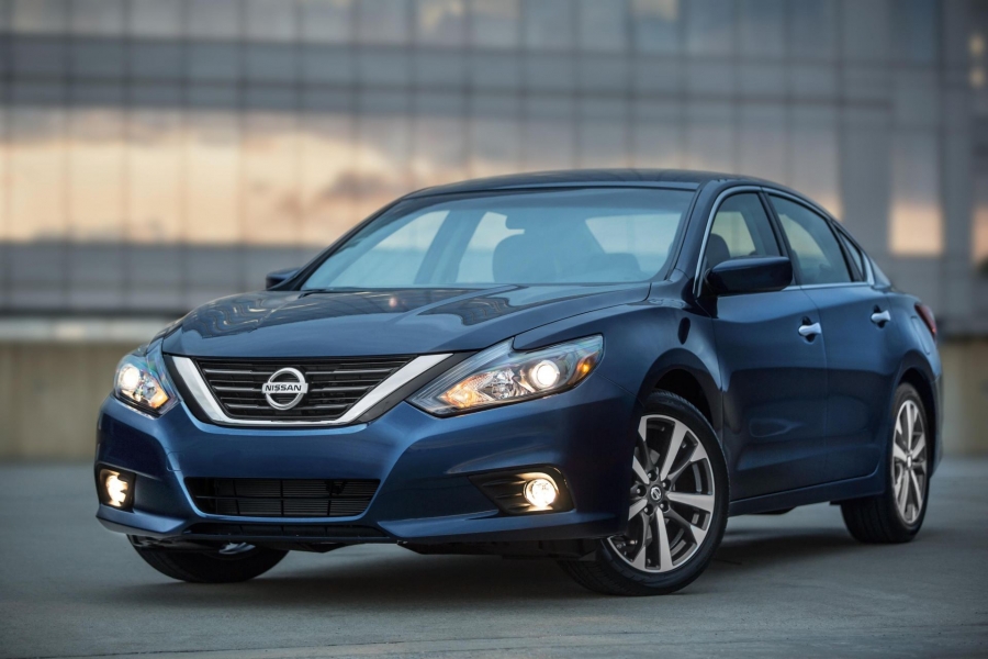 7-nissan-altima-960×600