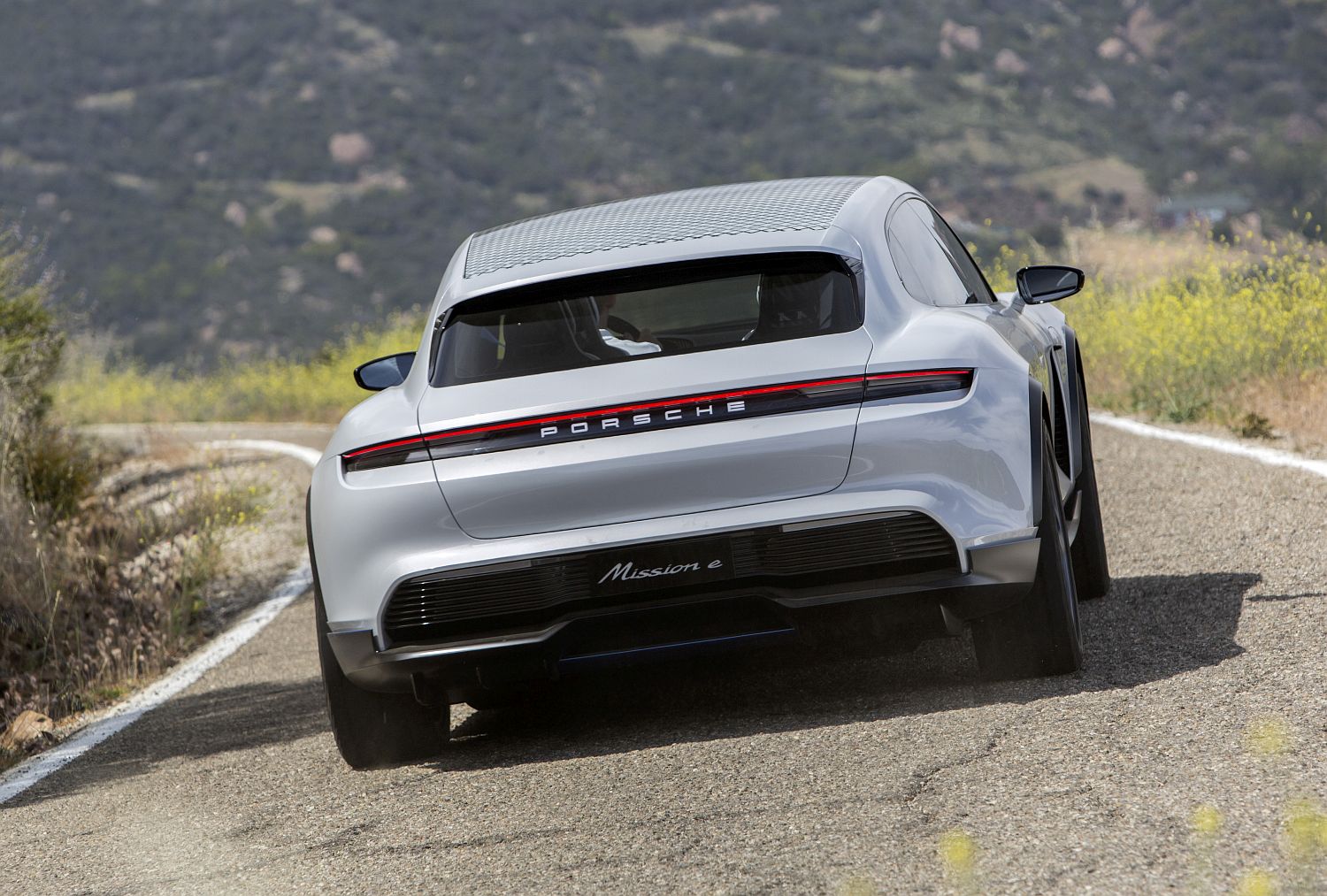 Porsche Mission E Cross Turismo (1)