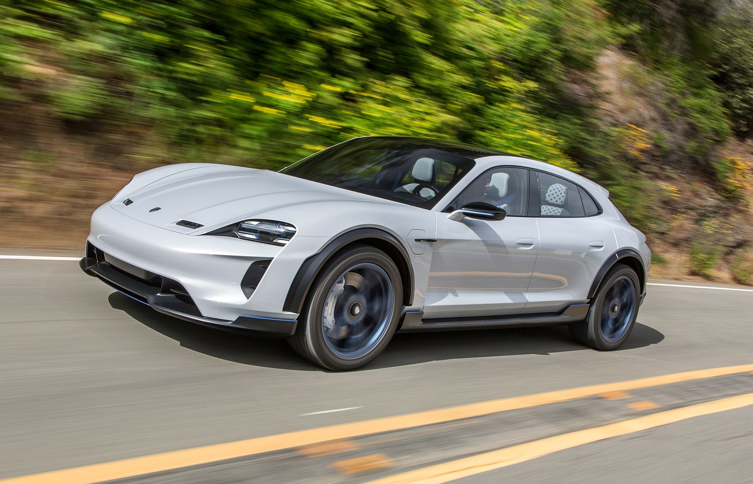Porsche Mission E Cross Turismo (2)