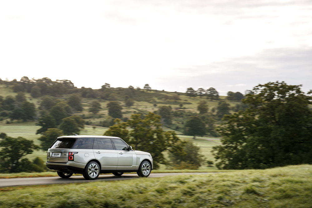 RR_18MY_PHEV_LWB_Onroad_101017_01