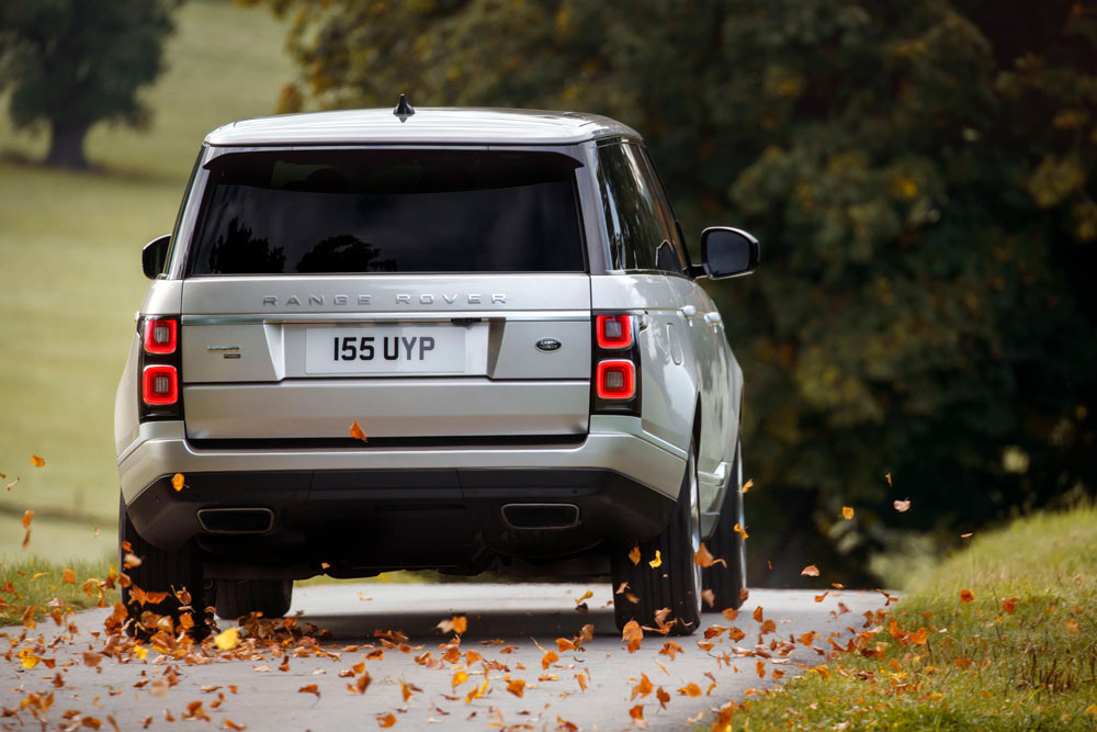 RR_18MY_PHEV_LWB_Onroad_101017_02