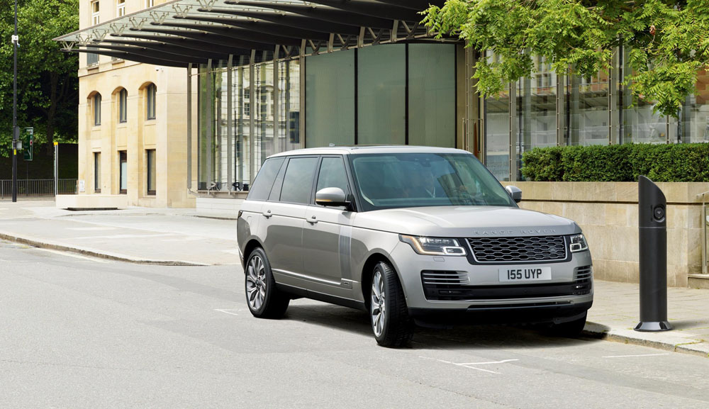 RR_18MY_PHEV_LWB_Onroad_101017_05
