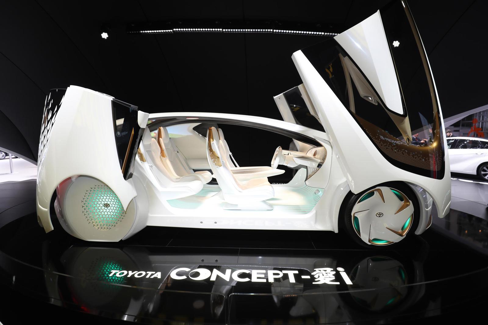 Toyota Concept iWalk 1