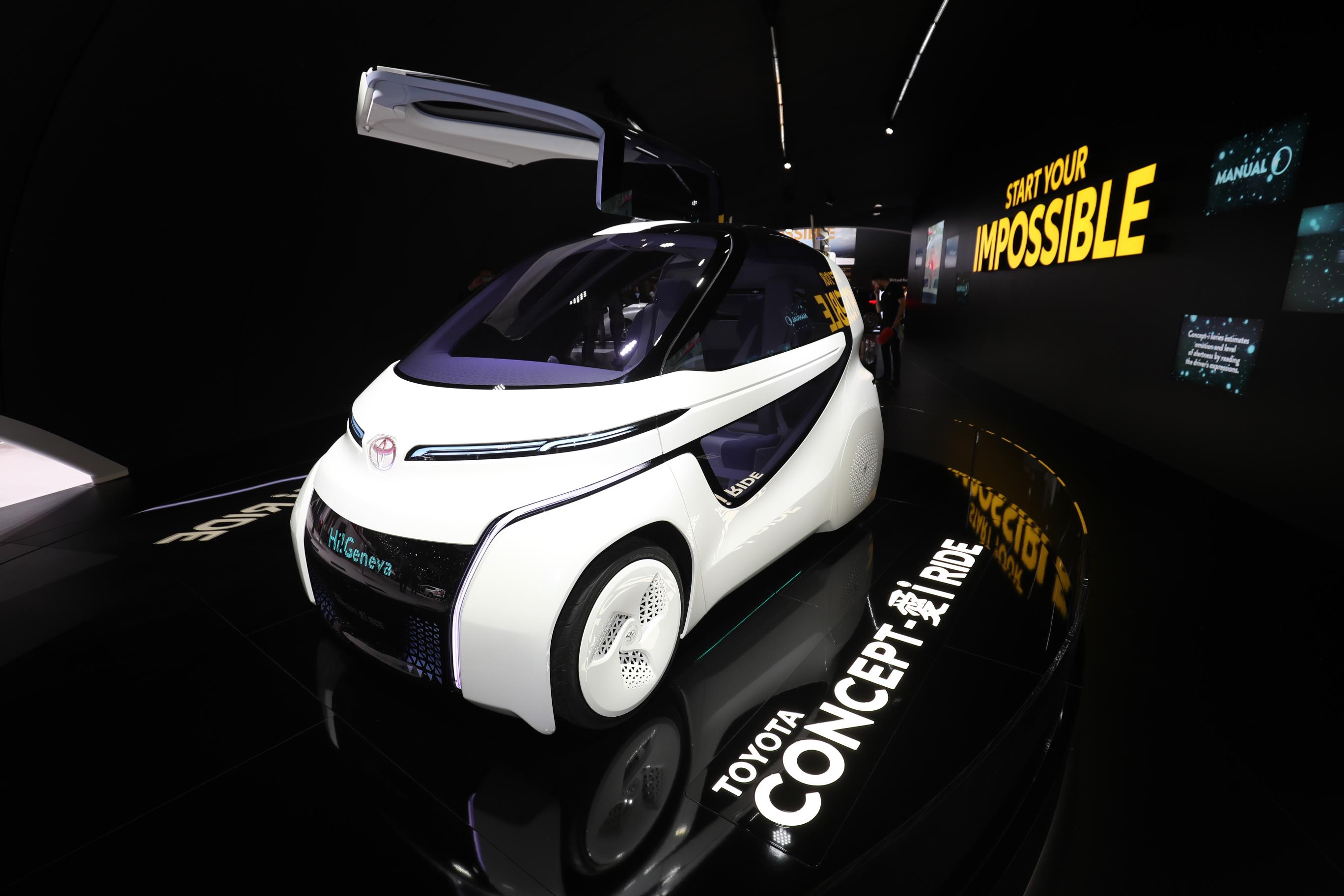Toyota Concept iWalk 4