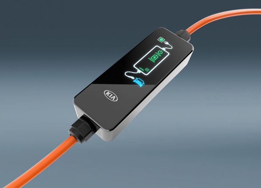 kia_niro_phev_my18_charging_cable_display_11561_64256-960×600