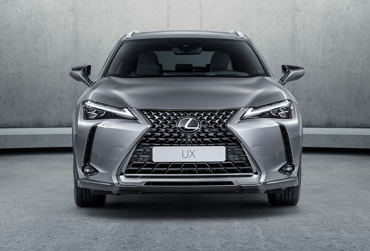 lexus-ux010