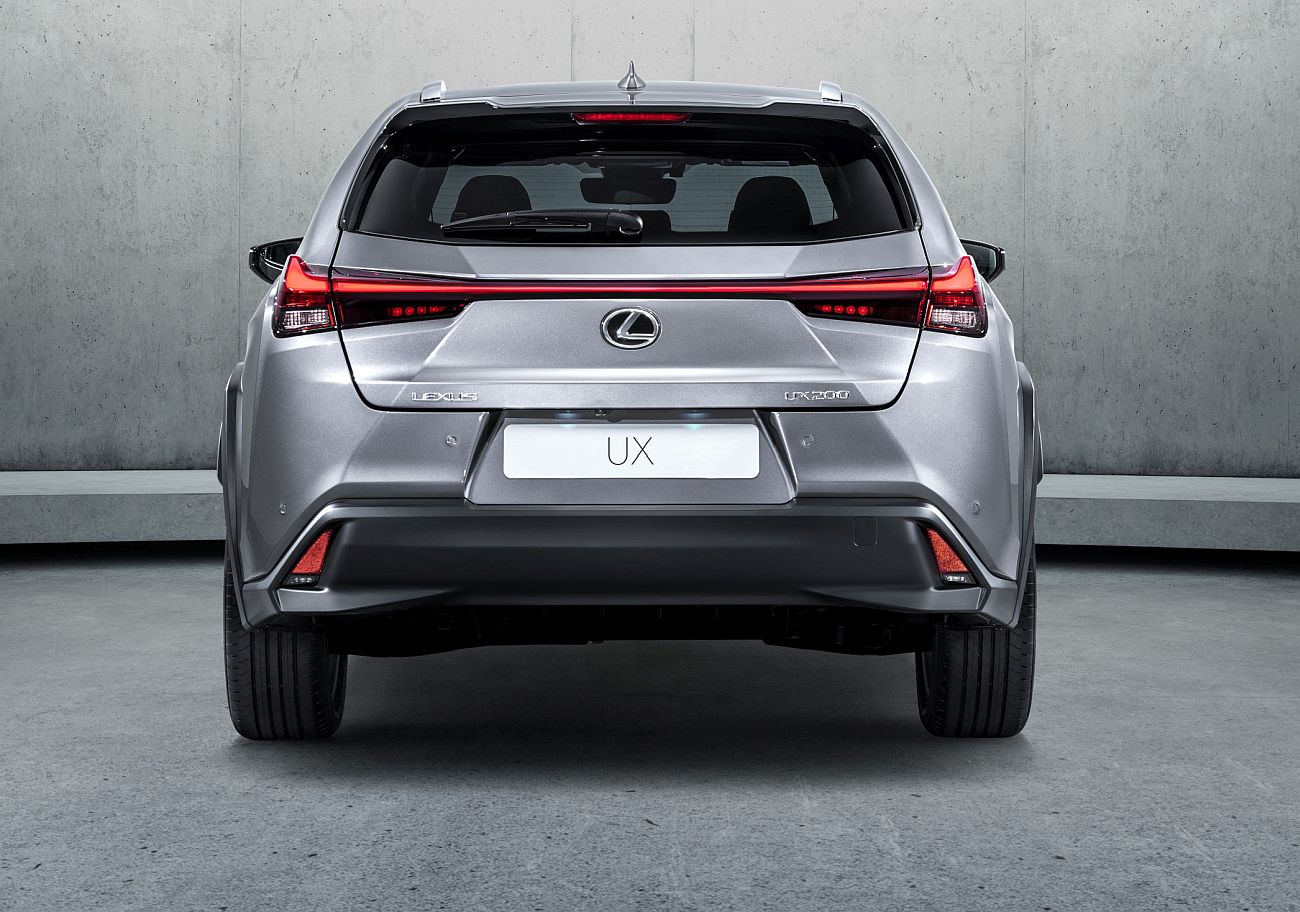 lexus-ux011