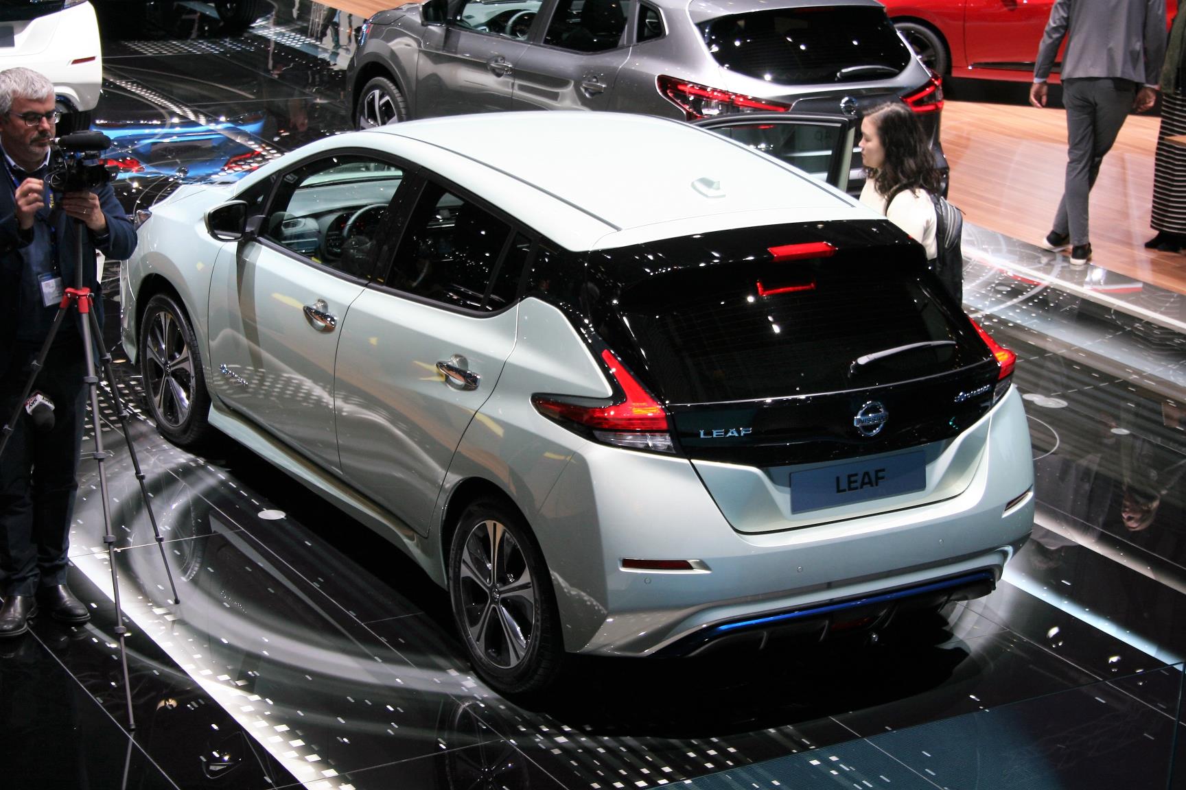 nissan leaf 2