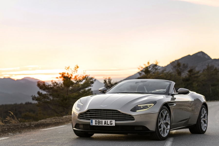 1 Aston_Martin_Volante_V8_DB11_ALG_9095-960×600