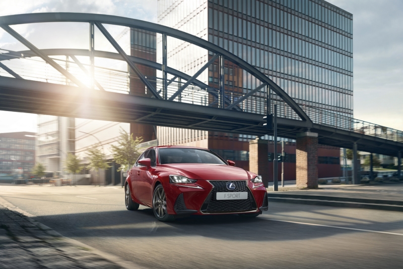 1 Lexus (99 problemas por cada 100 carros)