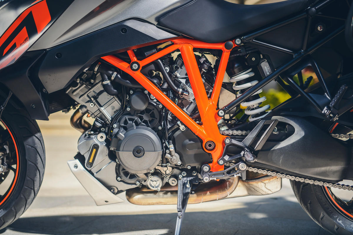 139408_1290 Super Duke GT MY 2016