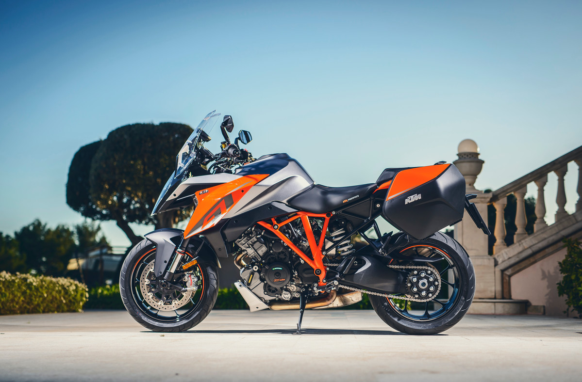 139441_1290 Super Duke GT MY 2016