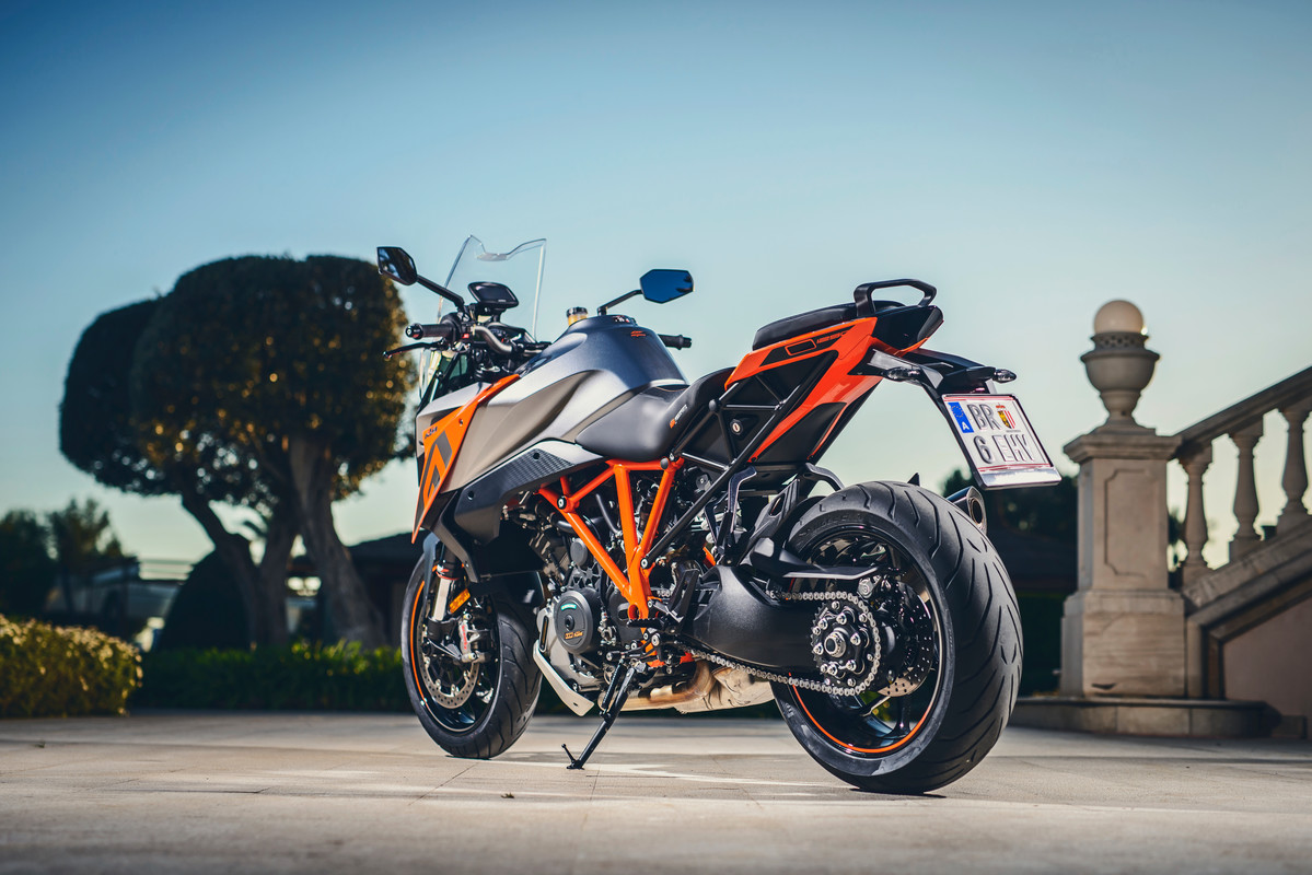 139449_1290 Super Duke GT MY 2016
