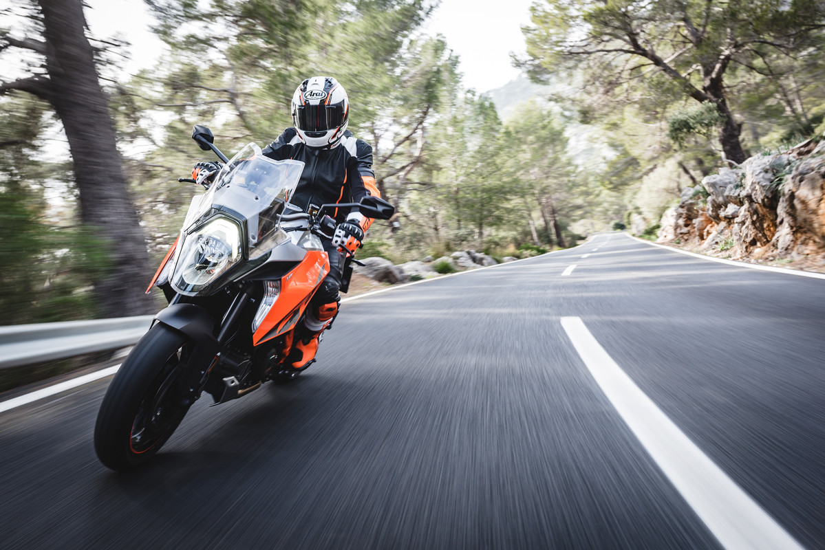 139456_1290 Super Duke GT MY 2016
