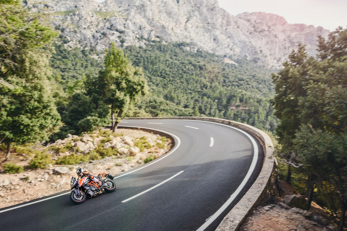 139479_1290 Super Duke GT MY 2016