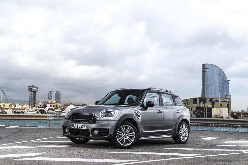 17 Mini (153 problemas por cada 100 carros)