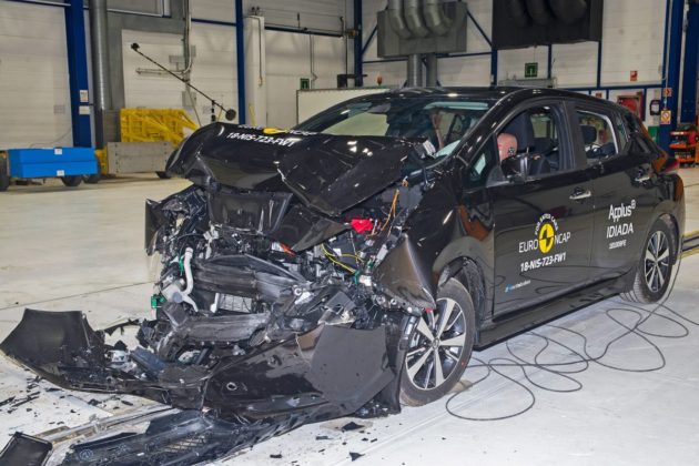 1804-Nissan-LEAF-crash-test-01.jpg-1200×800-630×420