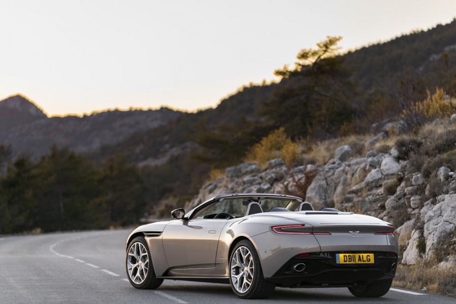 2 Aston_Martin_Volante_V8_DB11_ALG_9096-960×600