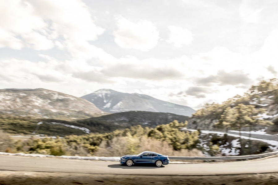2018FordMustang_Lightning_Blue_009-960×600