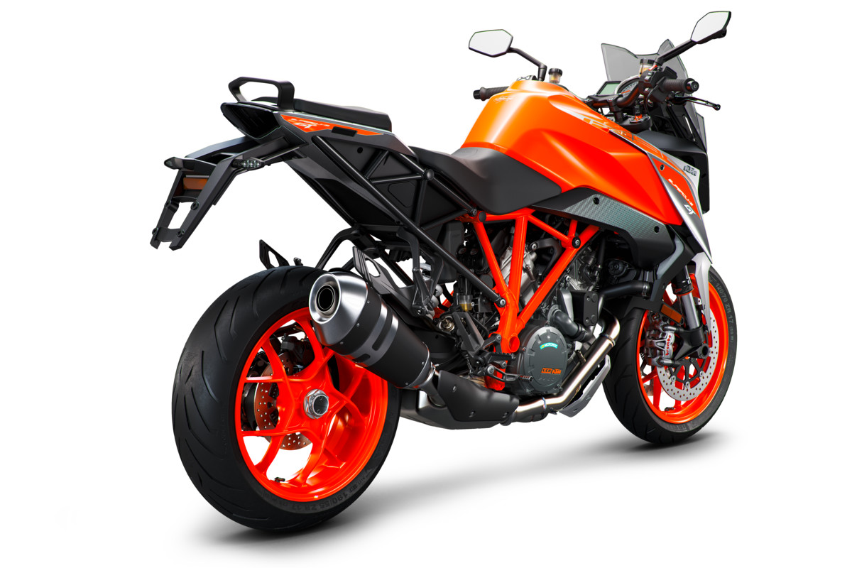 207512_KTM 1290 SUPER DUKE GT right rear MY 2018
