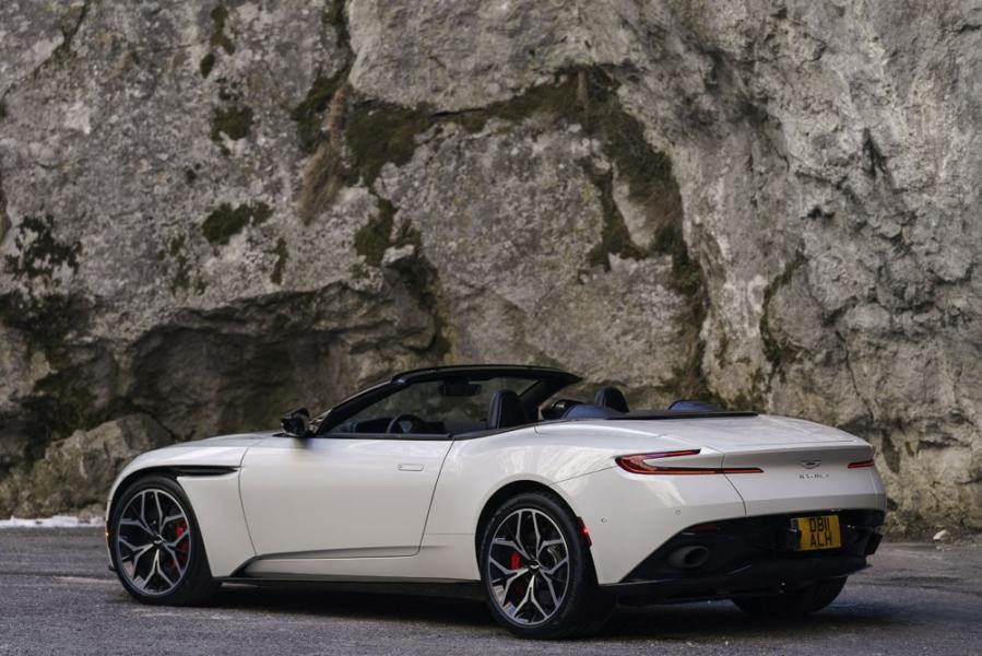 21 Aston_Martin_Volante_V8_DB11_ALH_9431-960×600