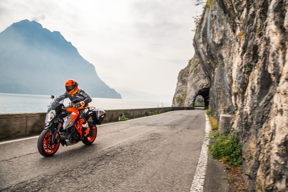 211281_KTM 1290 SUPER DUKE GT MY 2018
