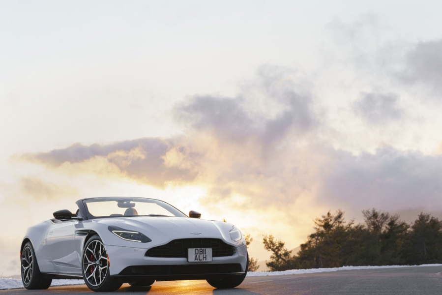 26 Aston_Martin_Volante_V8_DB11_ALH_9526-960×600