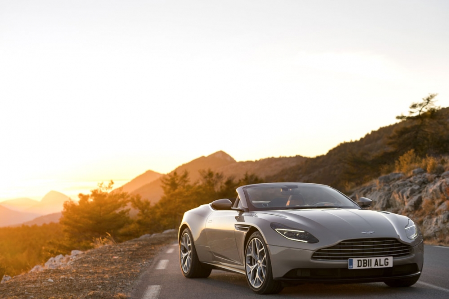 3 Aston_Martin_Volante_V8_DB11_ALG_9100-960×600