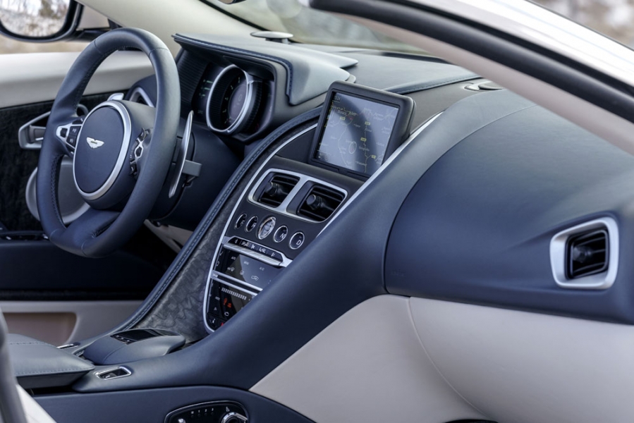 34 Aston_Martin_Volante_V8_DB11_ALG_9147-960×600