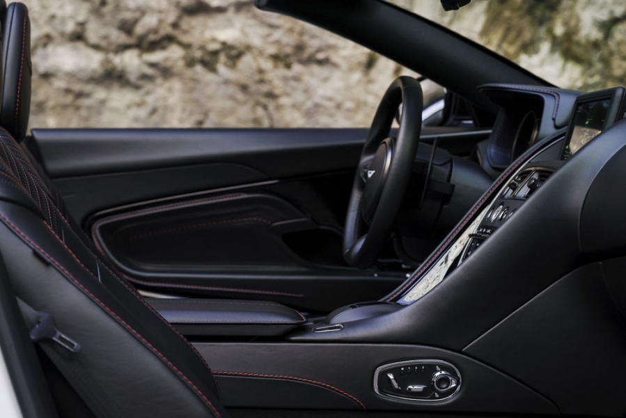 43 Aston_Martin_Volante_V8_DB11_ALH_9487-960×600