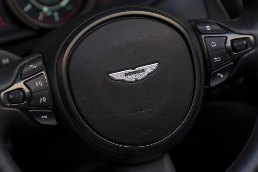 45 Aston_Martin_Volante_V8_DB11_ALH_9491-960×600