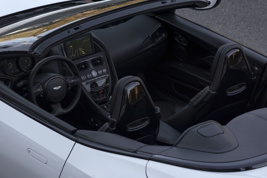 46 Aston_Martin_Volante_V8_DB11_ALH_9507-1-960×600