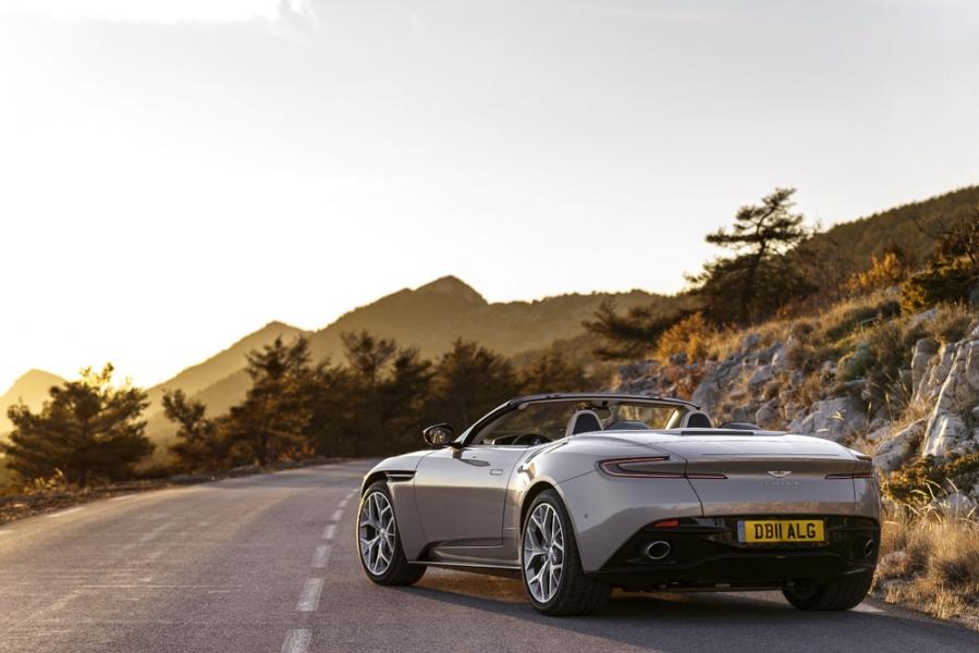 6 Aston_Martin_Volante_V8_DB11_ALG_9121-960×600