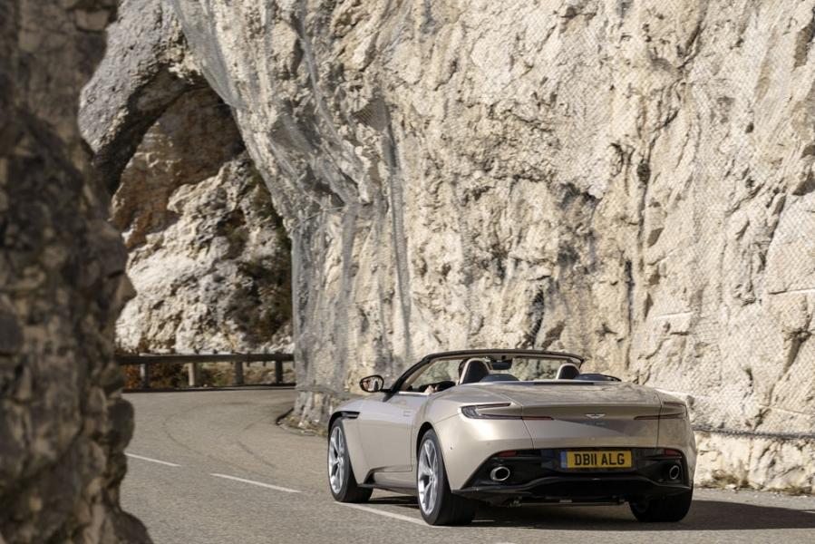 7 Aston_Martin_Volante_V8_DB11_ALG_9131-960×600