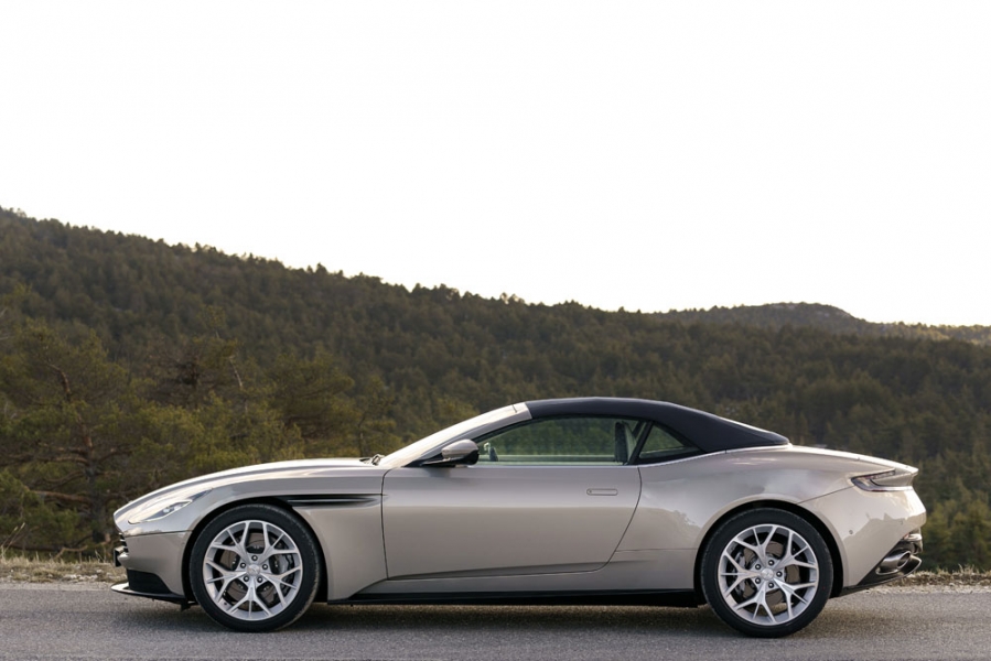 8 Aston_Martin_Volante_V8_DB11_ALG_9151-960×600