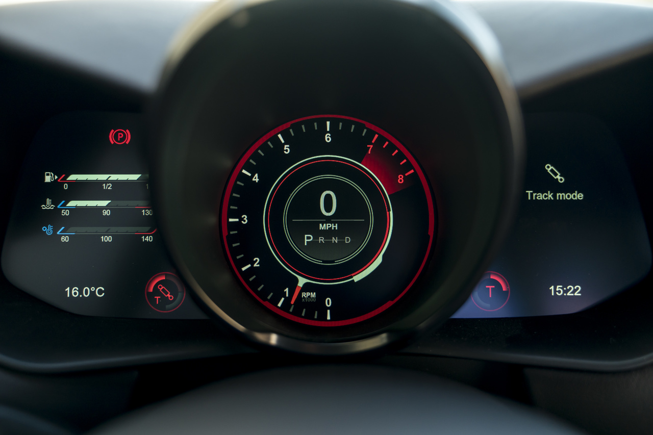 Aston_Martin_V8_Vantage_1_AML_-_Portugal (24)_Easy-Resize.com