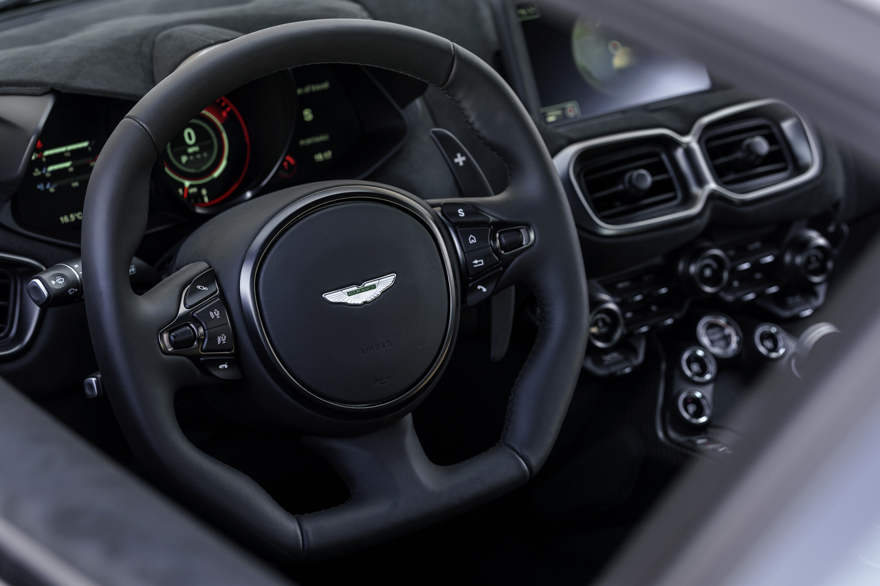 Aston_Martin_V8_Vantage_AMV_8_-_Portugal (9)_Easy-Resize.com
