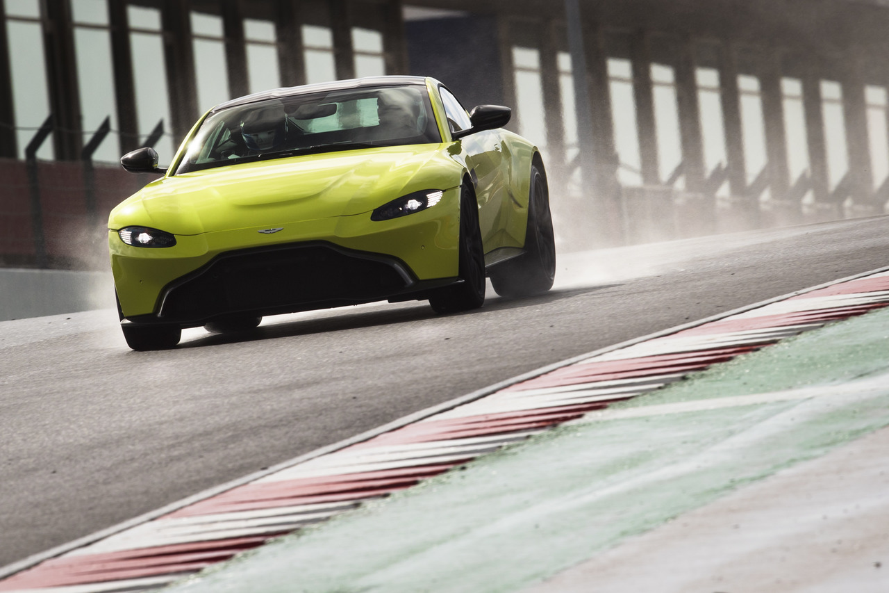 Aston_Martin_V8_Vantage_Lime_Essence__Portimao_11491_Easy-Resize.com