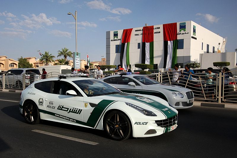 Ferrari-FF-2-nos-dubai-plolice