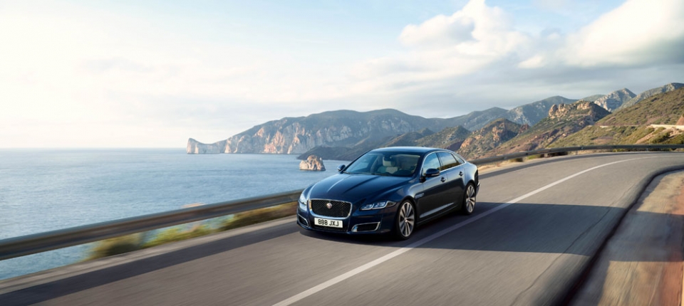 J_XJ50_19MY_250418_001_GLHD-960×600