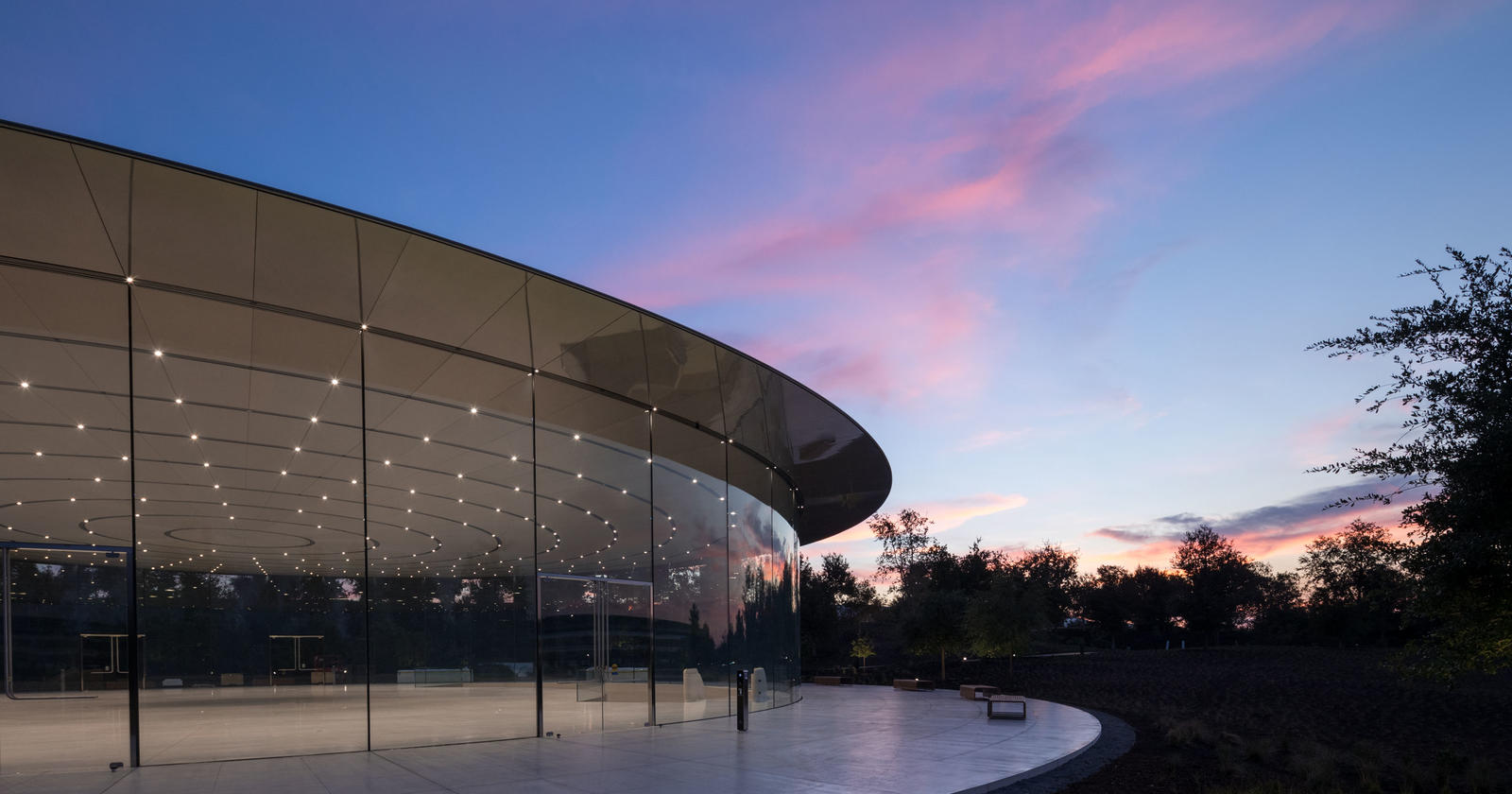 Steve-Jobs-Theater-exterior
