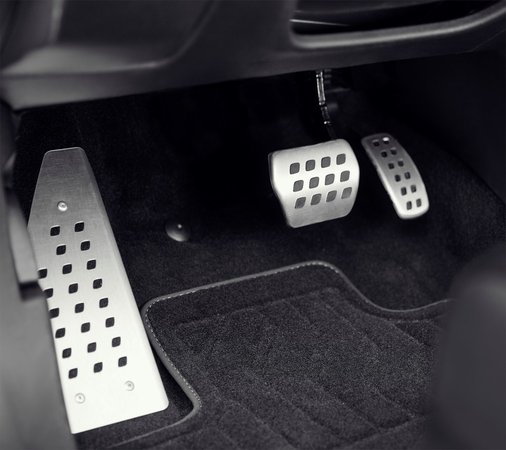 21202775_2018_New_Renault_MEGANE_R_S_Sport_chassis