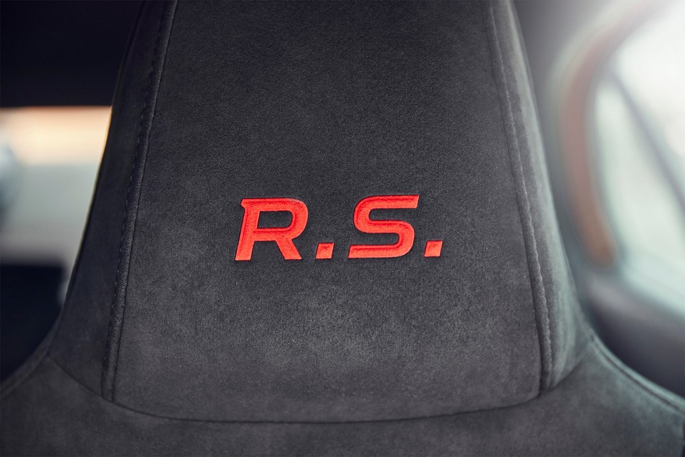 21202782_2018_New_Renault_MEGANE_R_S_Sport_chassis