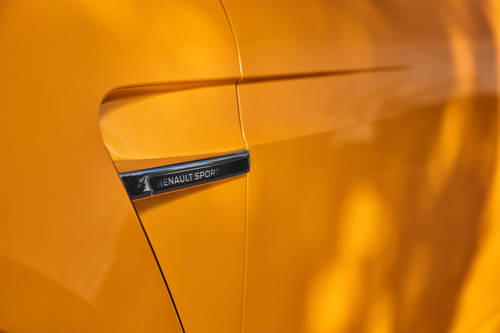 21202801_2018_New_Renault_MEGANE_R_S_Sport_chassis