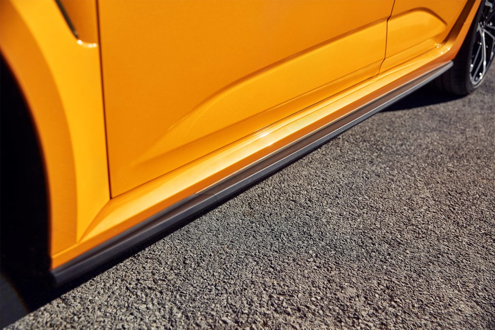 21202805_2018_New_Renault_MEGANE_R_S_Sport_chassis