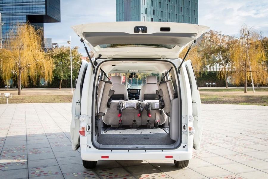 426205634_Nissan_world_premiere_of_new_longer_range_e_NV200_van-960×600