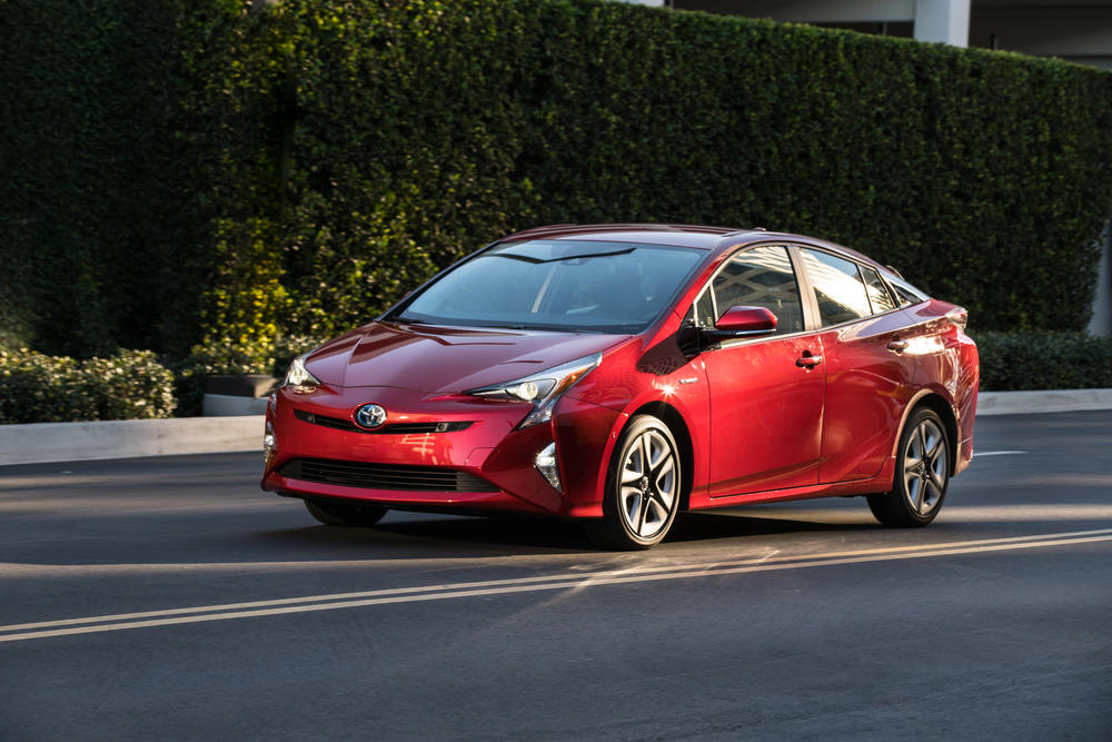 7-4º-Toyota-Prius-PHEV-–-