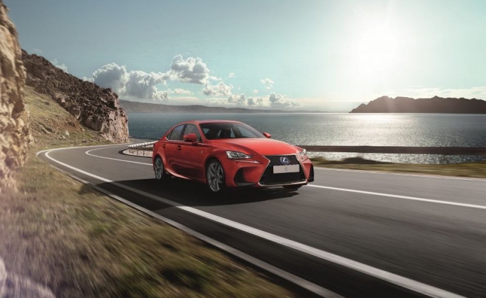 Lexus_IS_red-960×600