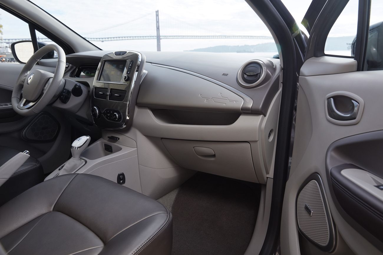 new_renault_zoe_yttriumgrey_yb_15_31763415862_o